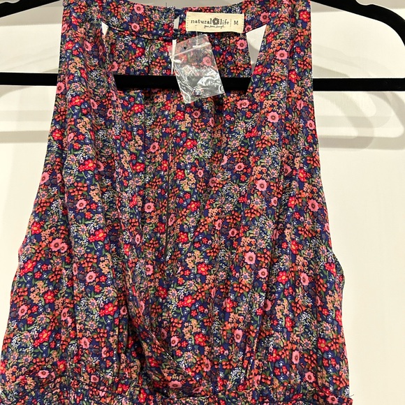 Natural life mulit-colored floral v-neck dress. NWOT. Size M. - Picture 5 of 9